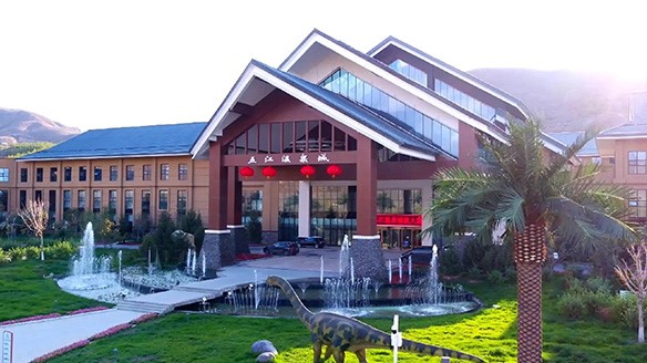 HJC黄金城官网天山投资情真意切帮乡邻