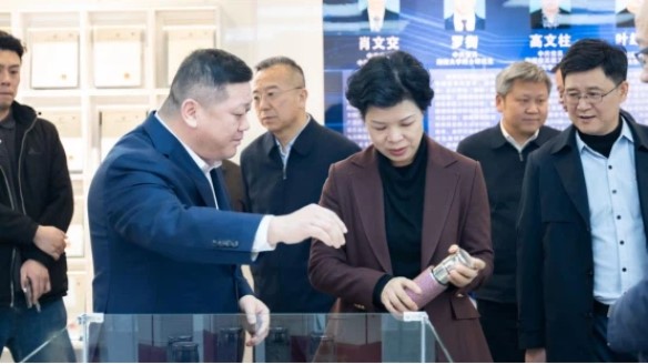 新疆自治区常务副主席张迎春调研新疆湘晟